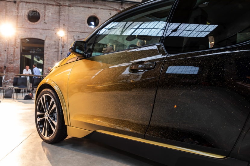BMW i3 va i8 ma vang 24 carat duoc ban dau gia anh 3