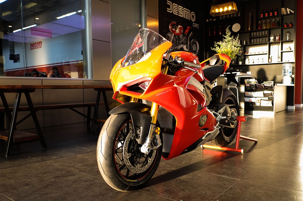 Ducati Panigale V4 S nhap Italy chinh hang dau tien tai VN anh 2