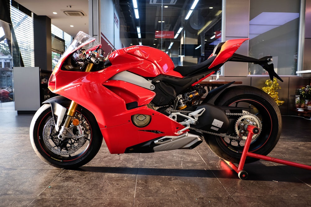 Chi tiet Ducati Panigale V4 S nhap Italy chinh hang gia 1,5 ty o VN hinh anh