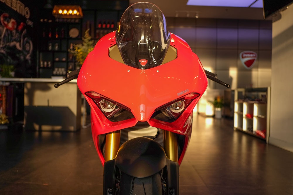 Ducati Panigale V4 S nhap Italy chinh hang dau tien tai VN anh 3
