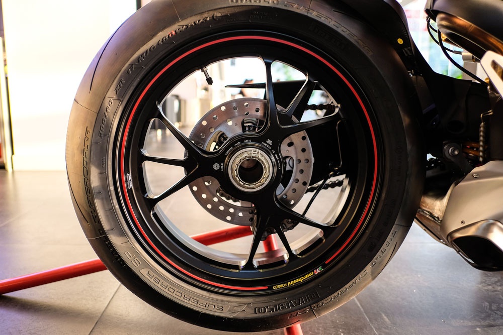 Ducati Panigale V4 S nhap Italy chinh hang dau tien tai VN anh 9