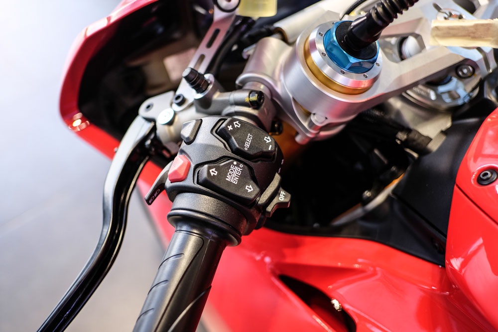 Ducati Panigale V4 S nhap Italy chinh hang dau tien tai VN anh 10