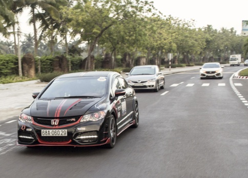 Hang chuc Honda Civic tham gia hanh trinh ven bien Mien Trung hinh anh