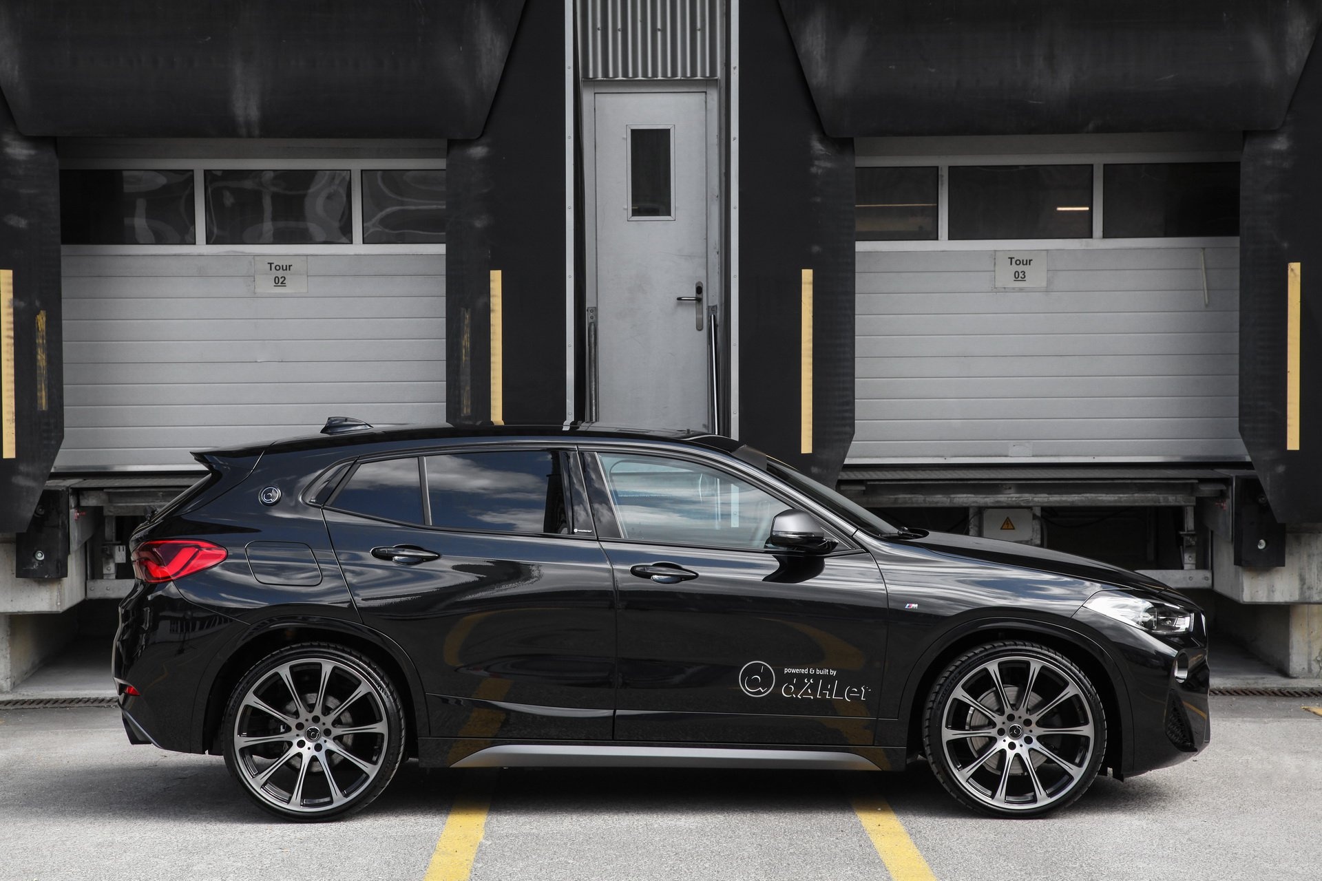 BMW X2 banh lon cua hang do Dahler anh 6