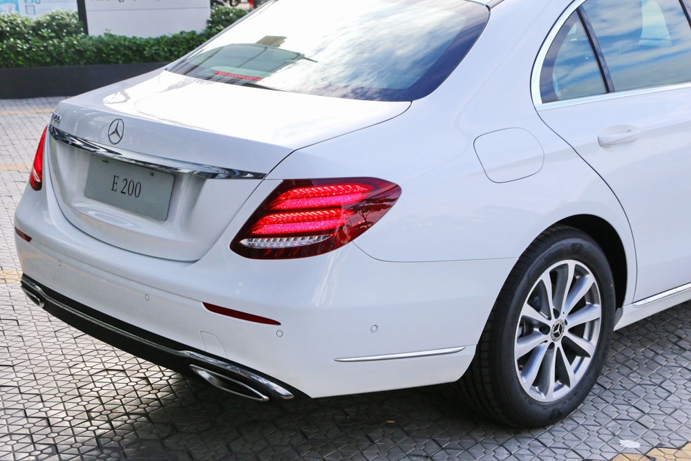 Mercedes-Benz E-Class ra mat ban nang cap tai Viet Nam anh 2