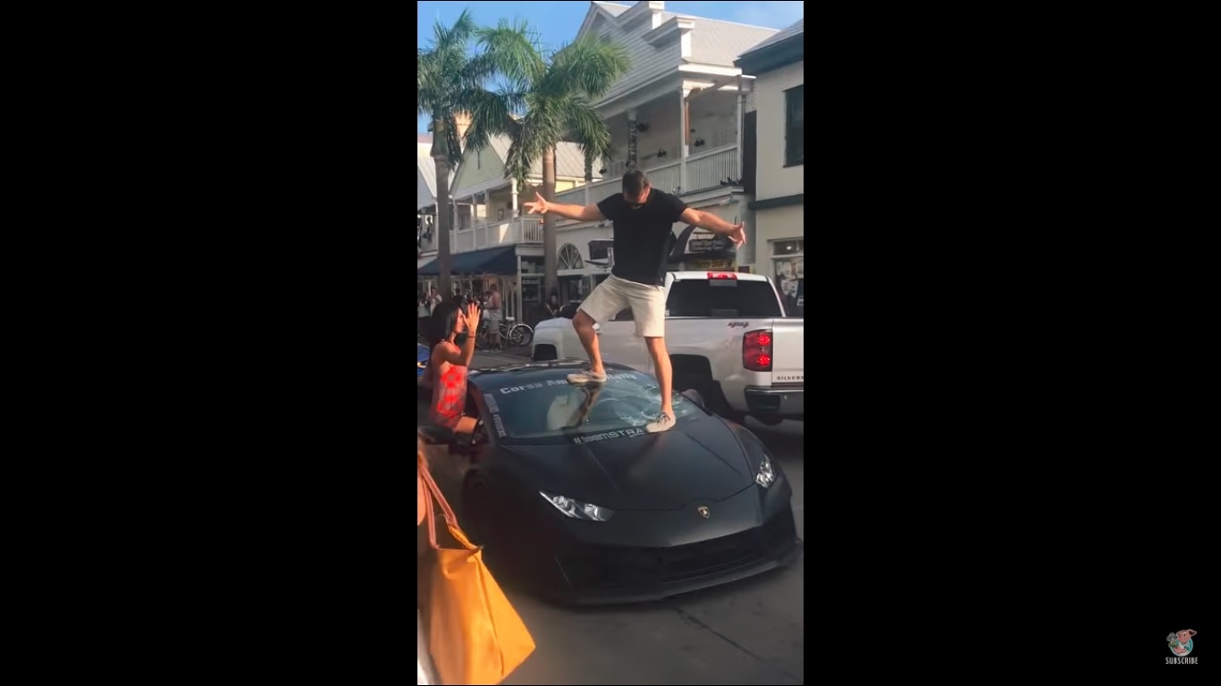 Pha 'chơi dại' của thanh niên đi Lamborghini Huracan ảnh 1 Pha 'choi dai' cua thanh nien di Lamborghini Huracan anh 1