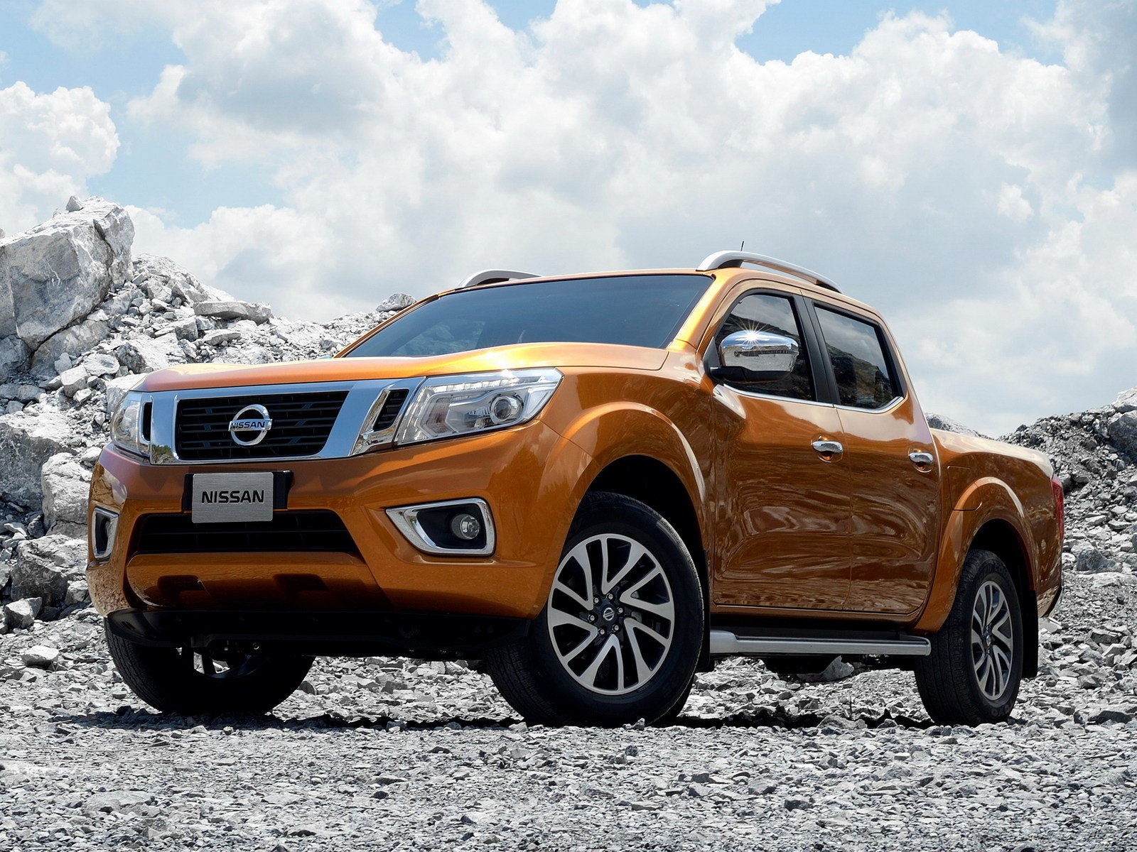 Nissan Navara VL Plus ra mat o Malaysia, gia tuong duong 688 trieu hinh anh