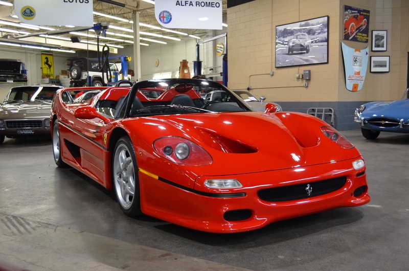 Sieu xe Ferrari F50 qua su dung gia hon 2 trieu USD hinh anh