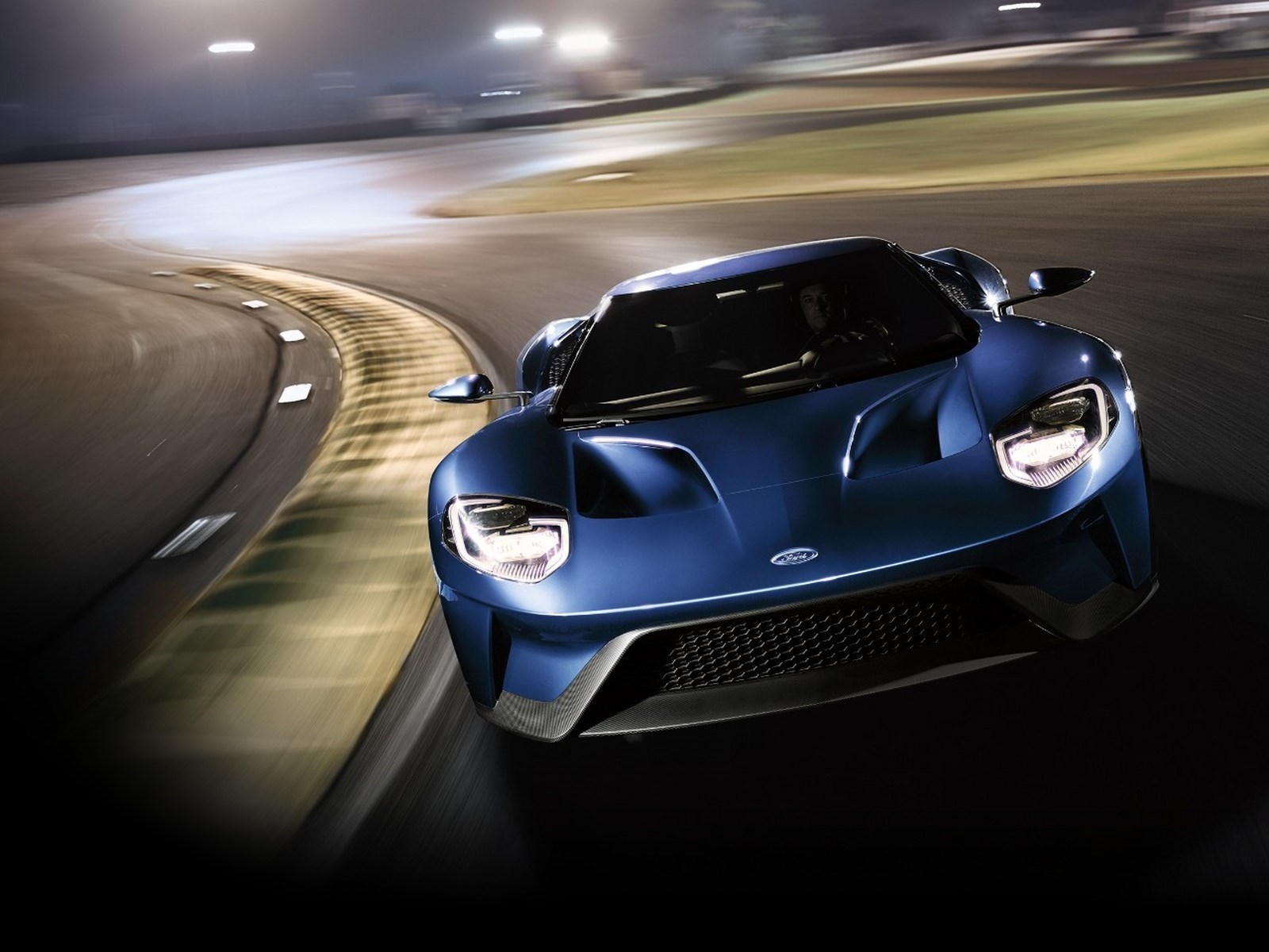 10 mau xe thuong mai duoc san xuat tu xe dua anh 6