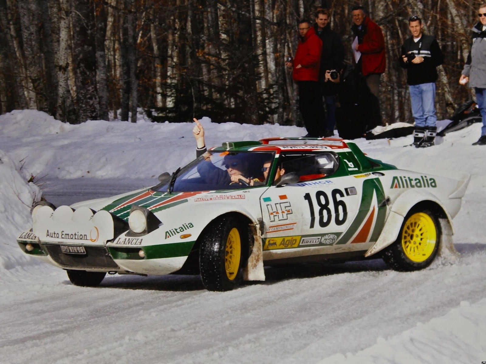 10 mau xe thuong mai duoc san xuat tu xe dua anh 19