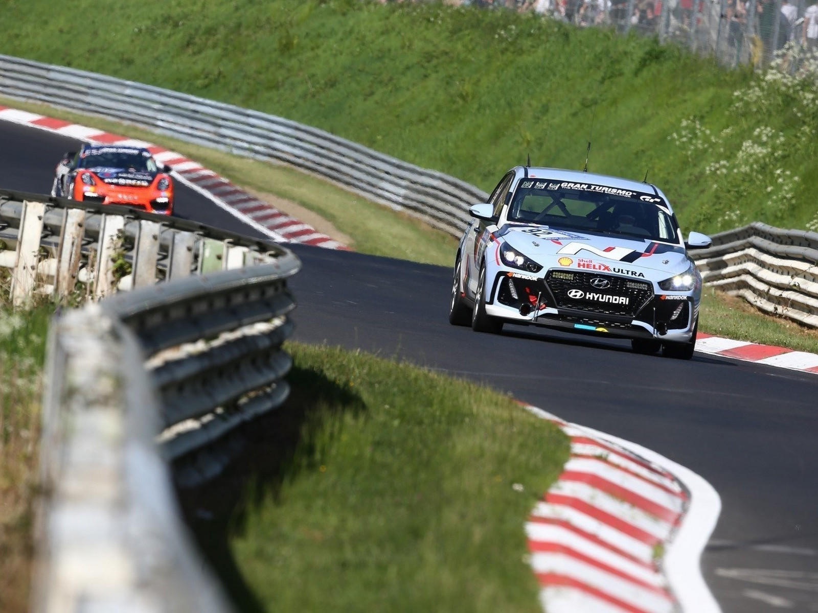 10 mau xe thuong mai duoc san xuat tu xe dua anh 3