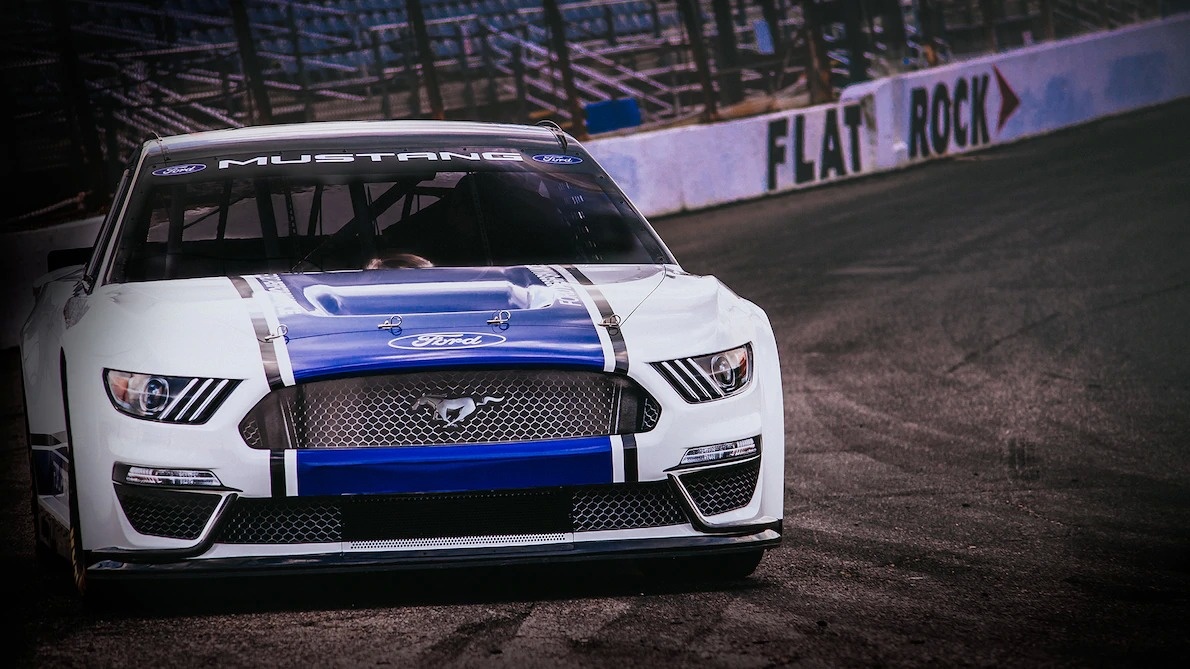 Ford Mustang phien ban xe dua NASCAR anh 8