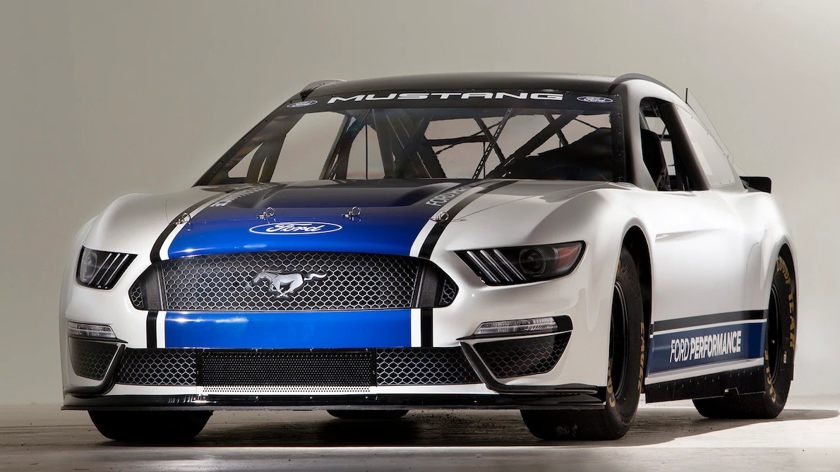 Ford Mustang phien ban xe dua NASCAR anh 1