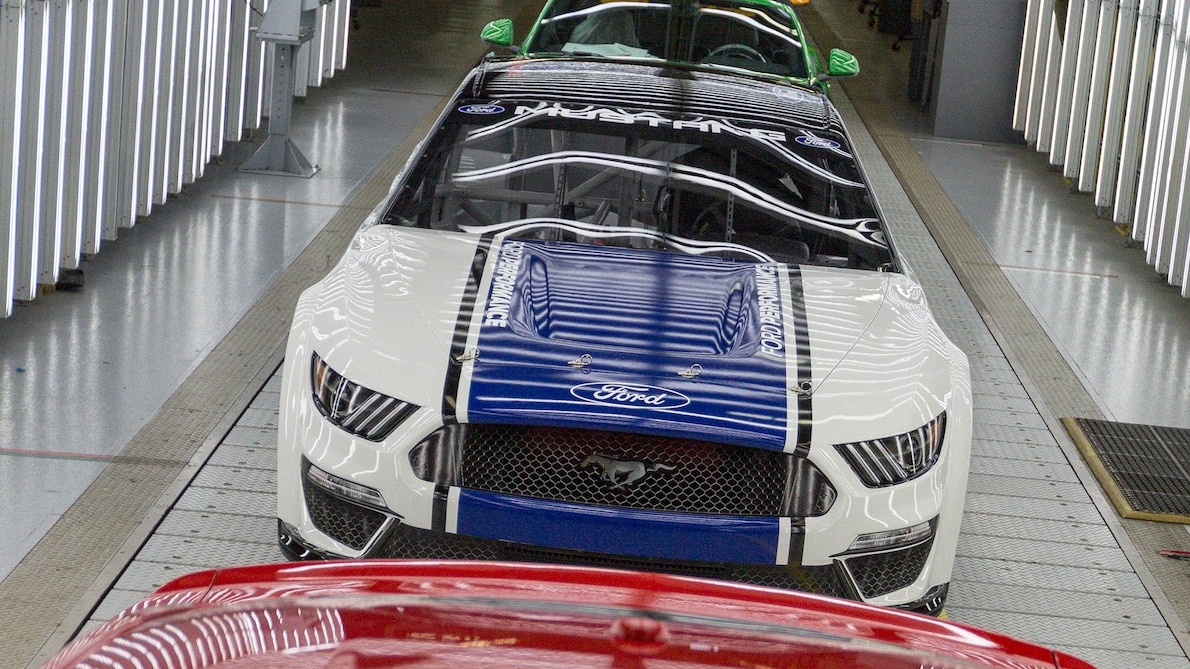 Ford Mustang phien ban xe dua NASCAR anh 7