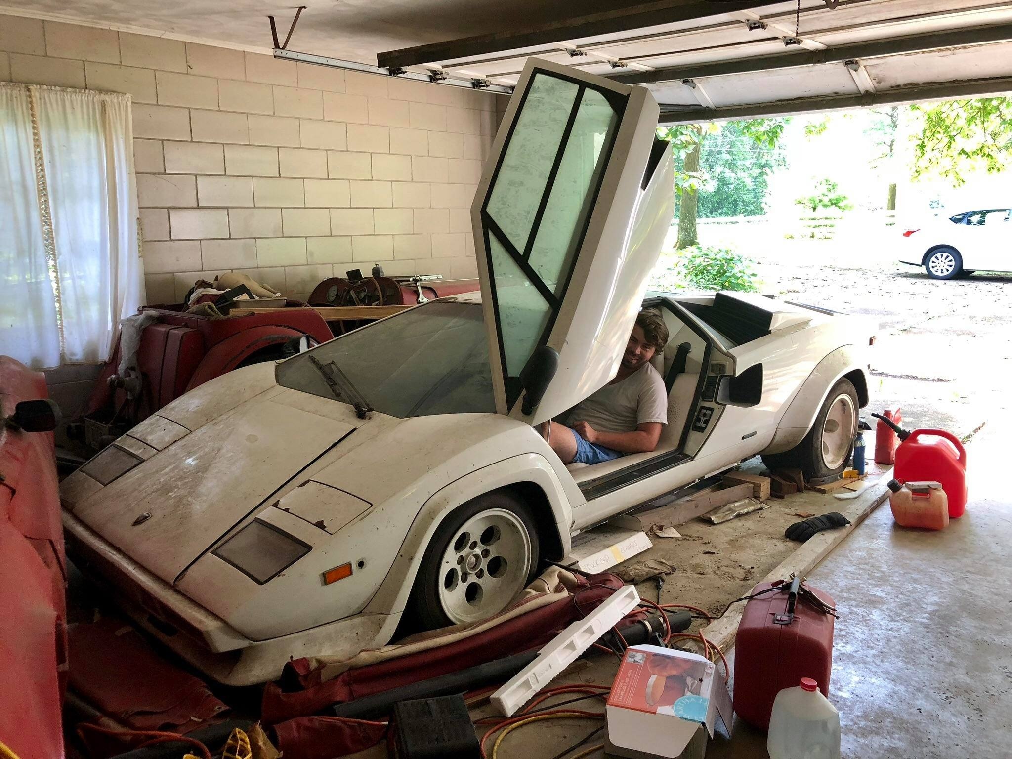 Phat hien Lamborghini Countach bo hoang 20 nam trong kho cua ong noi hinh anh