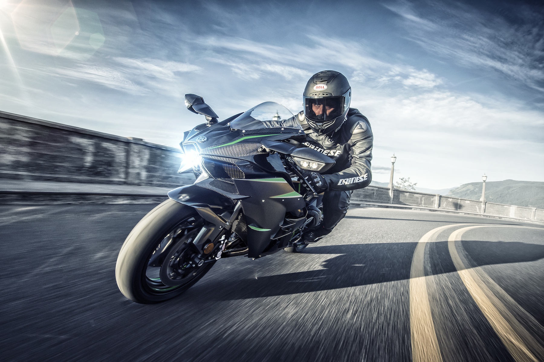Kawasaki Ninja H2 2019 manh 231 ma luc, soan ngoi Ducati Panigale V4 hinh anh