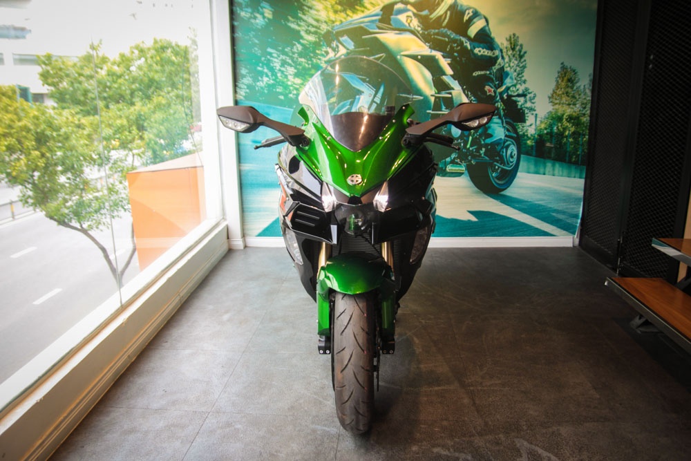 Kawasaki H2 SX SE dau tien tai Viet Nam anh 2