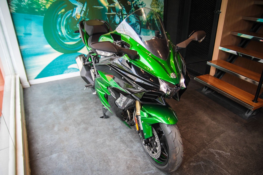 Kawasaki H2 SX SE dau tien tai Viet Nam anh 1