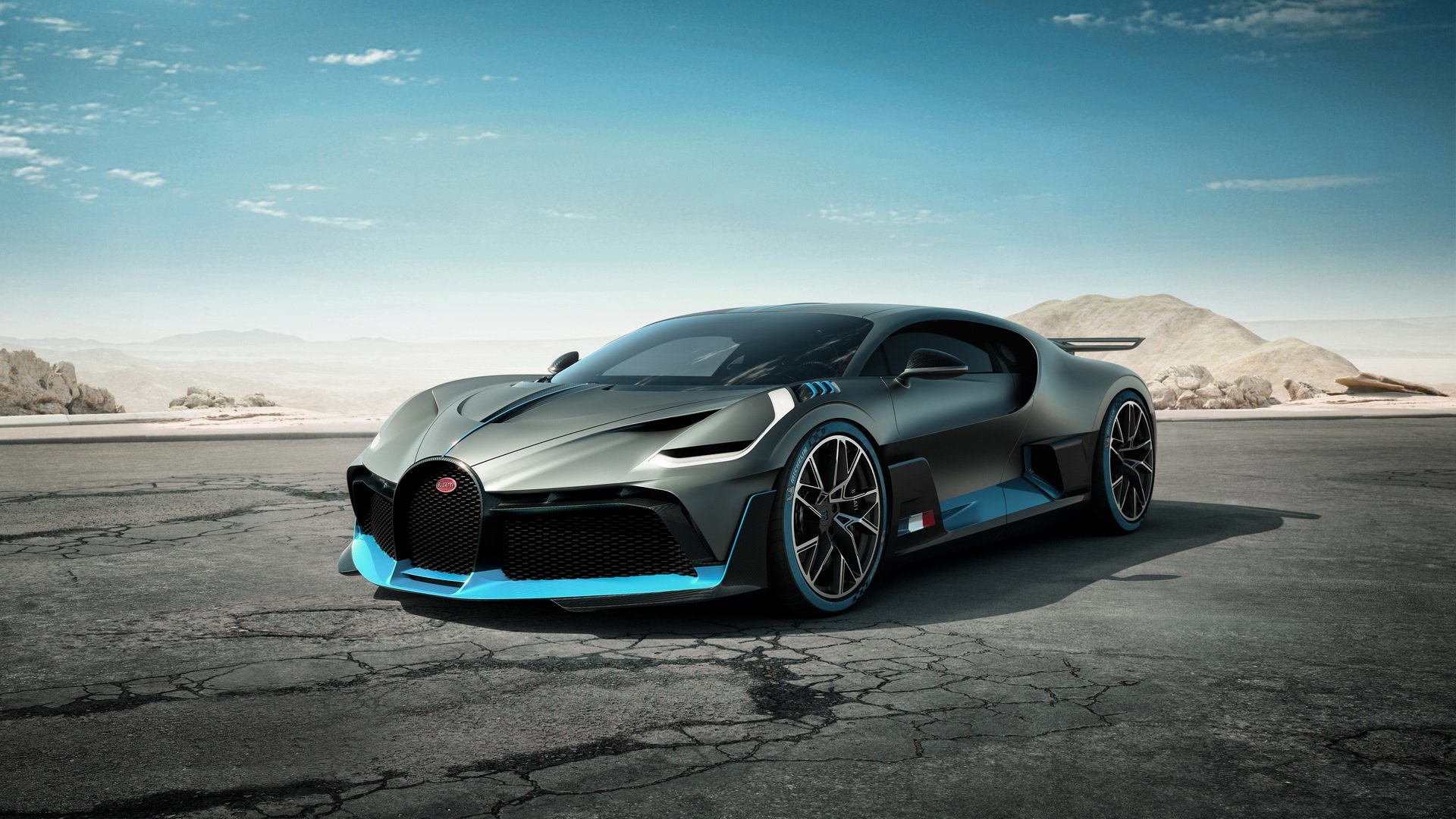 'Quai vat' Bugatti Divo 5,8 trieu USD vua ra mat da chay hang hinh anh