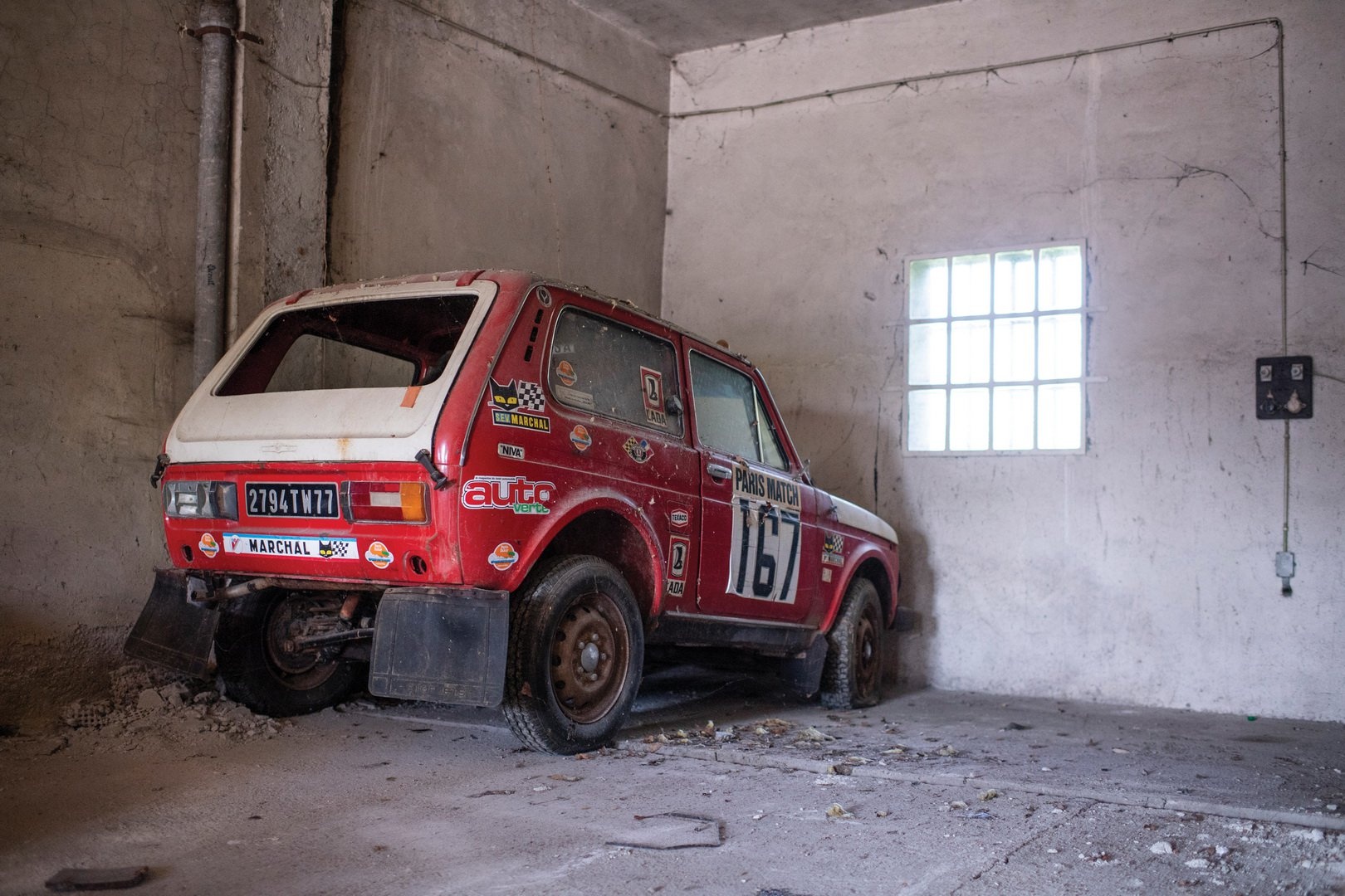 Xe dong nat Lada Niva 1981 gia 100.000 USD anh 5