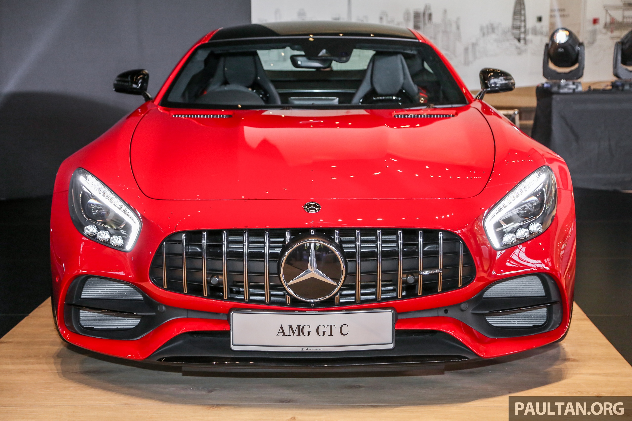 Mercedes-AMG GT C ra mat tai Malaysia, gia hon 355.000 USD hinh anh