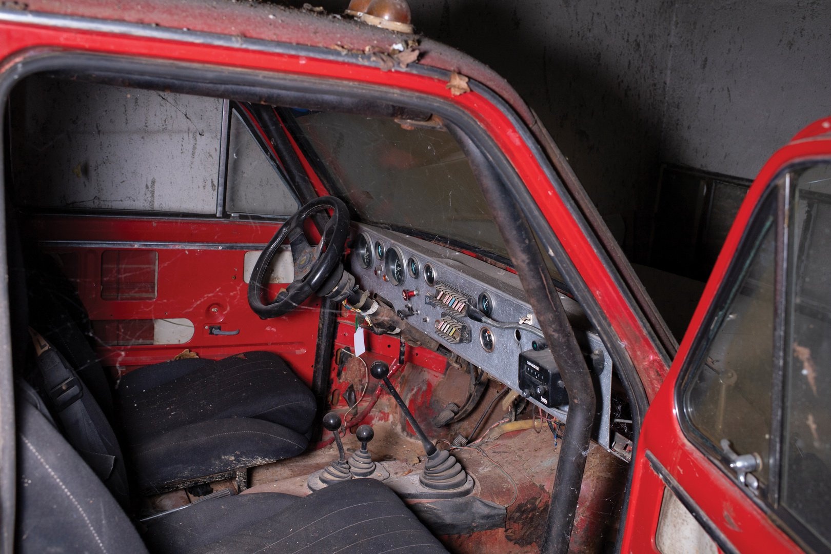 Xe dong nat Lada Niva 1981 gia 100.000 USD anh 8