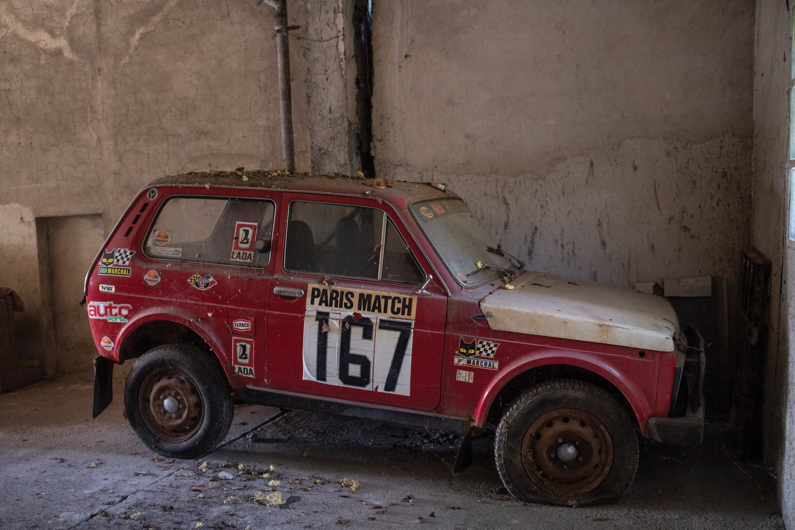Xe 'dong nat' Lada Niva 1981 gia gan 100.000 USD hinh anh