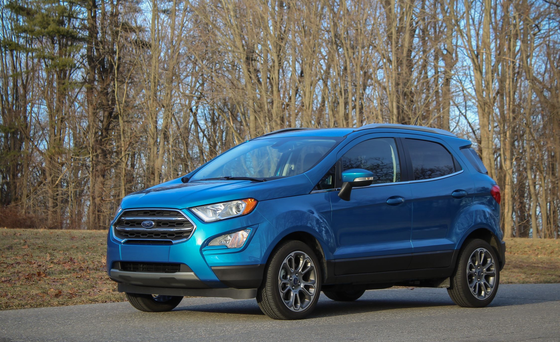 Trieu hoi hon 7.000 chiec Ford EcoSport vi loi giam toc dot ngot hinh anh