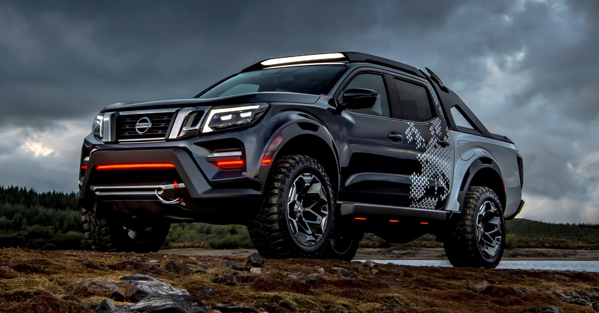 Nissan ra mat 'tram khong gian di dong' Navara Dark Sky hinh anh
