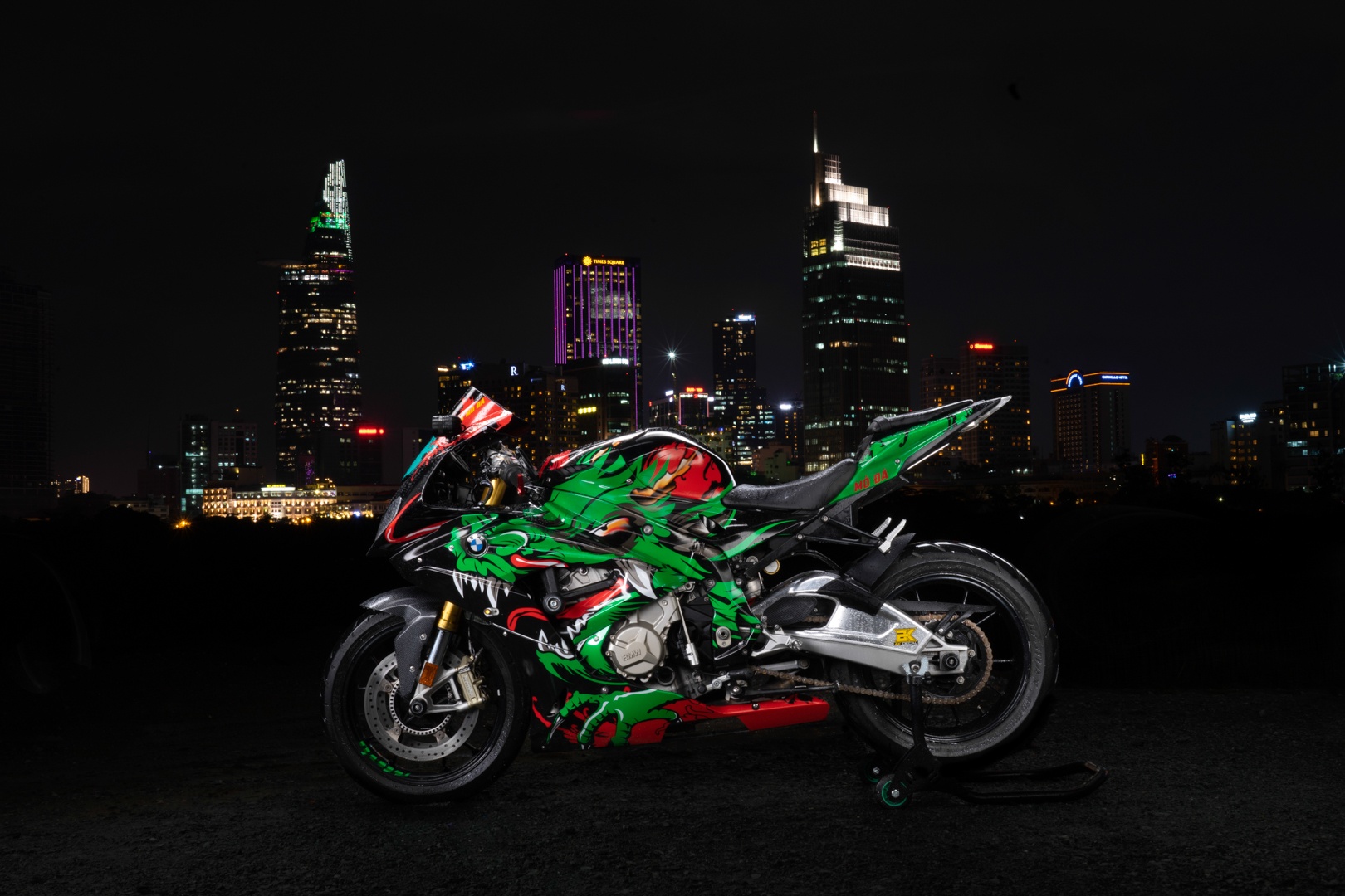 BMW S1000RR do tem phong cach Yakuza Nhat o Sai Gon hinh anh