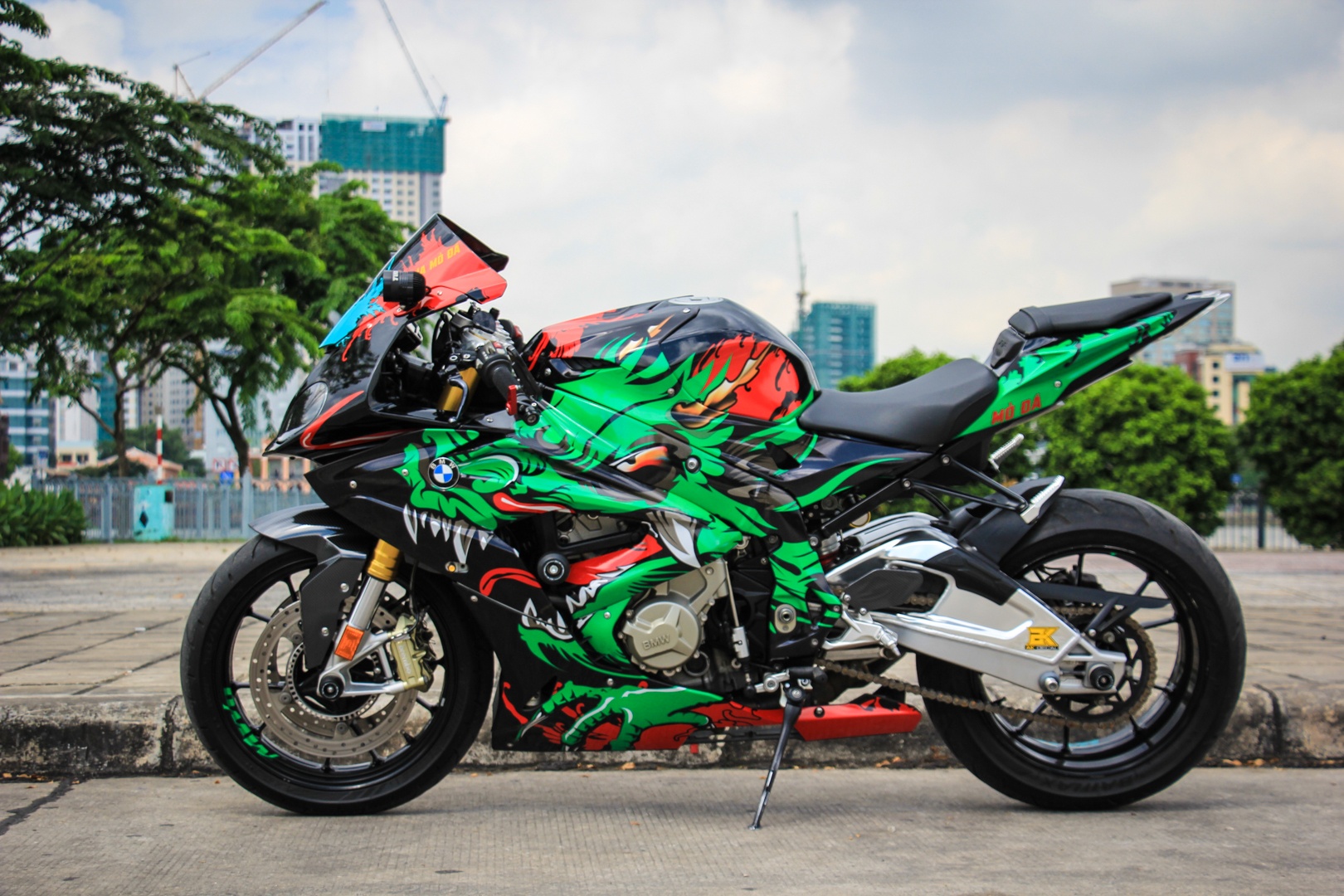 BMW S1000RR phong cach Yakuza anh 3