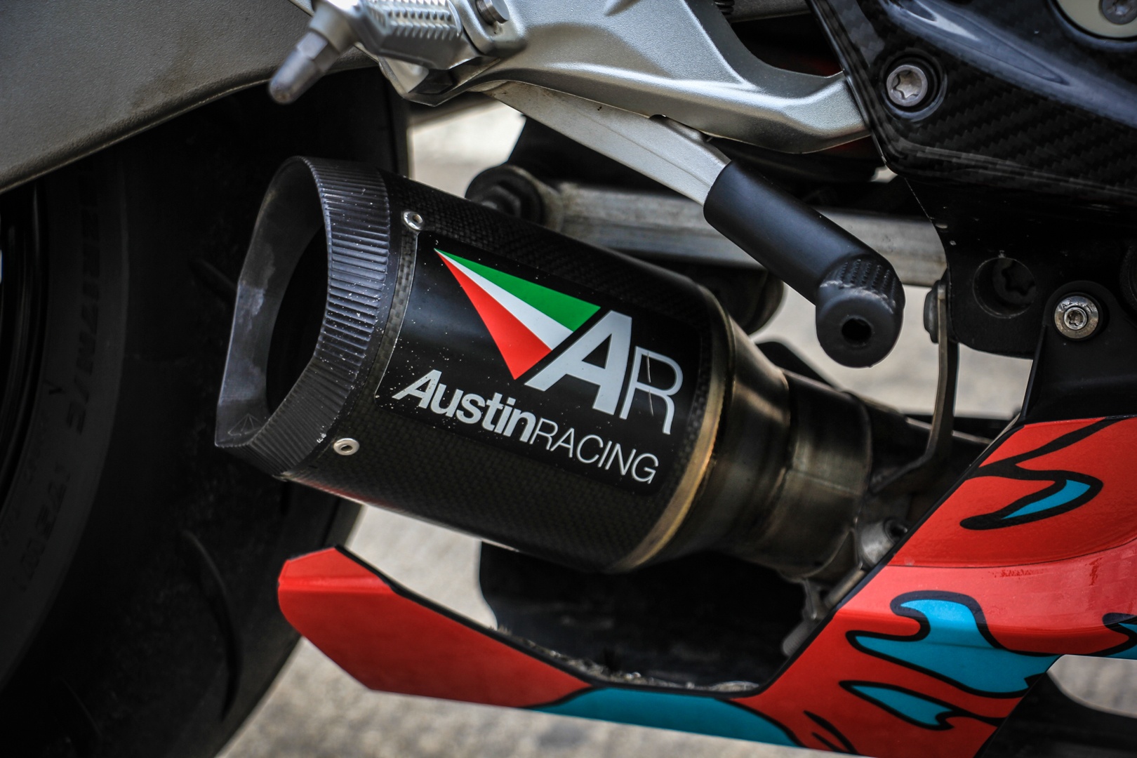 BMW S1000RR phong cach Yakuza anh 6