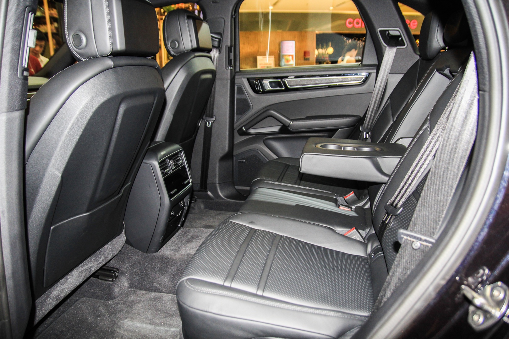 Porsche Cayenne ve Viet Nam anh 10