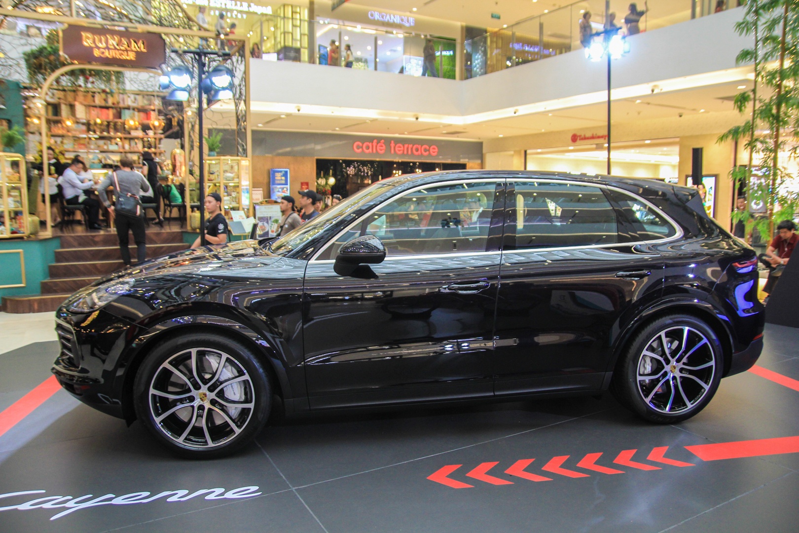 Porsche Cayenne ve Viet Nam anh 14