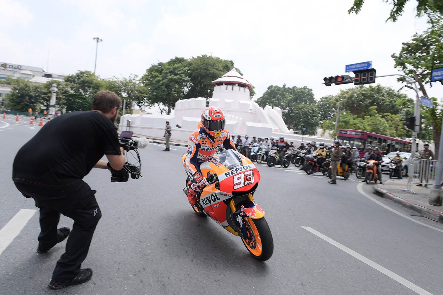 Anh tay dua Marc Marquez vao don canh sat Thai Lan gay xon xao hinh anh