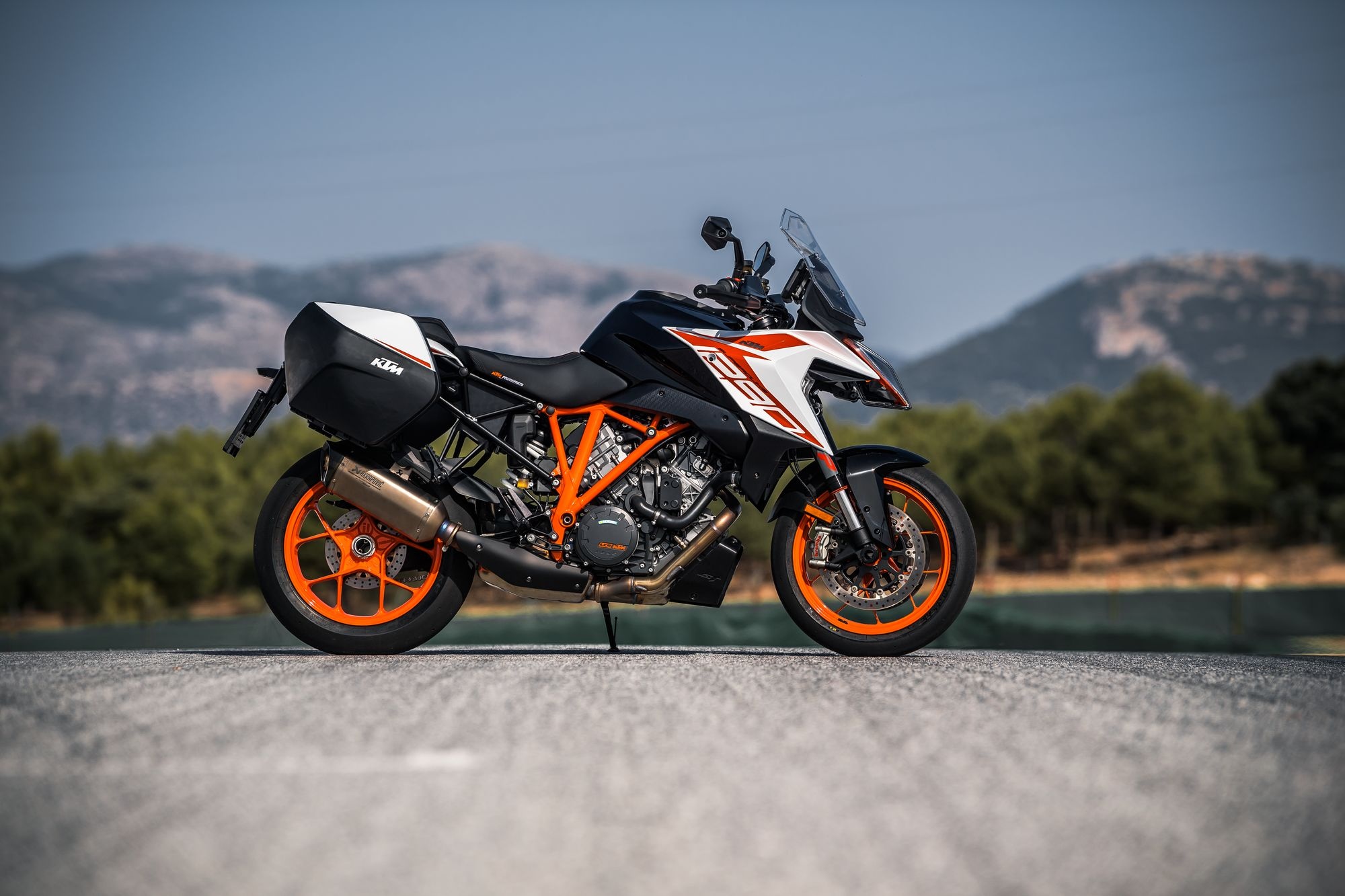 KTM Super Duke R va Super Duke GT nang cap anh 3