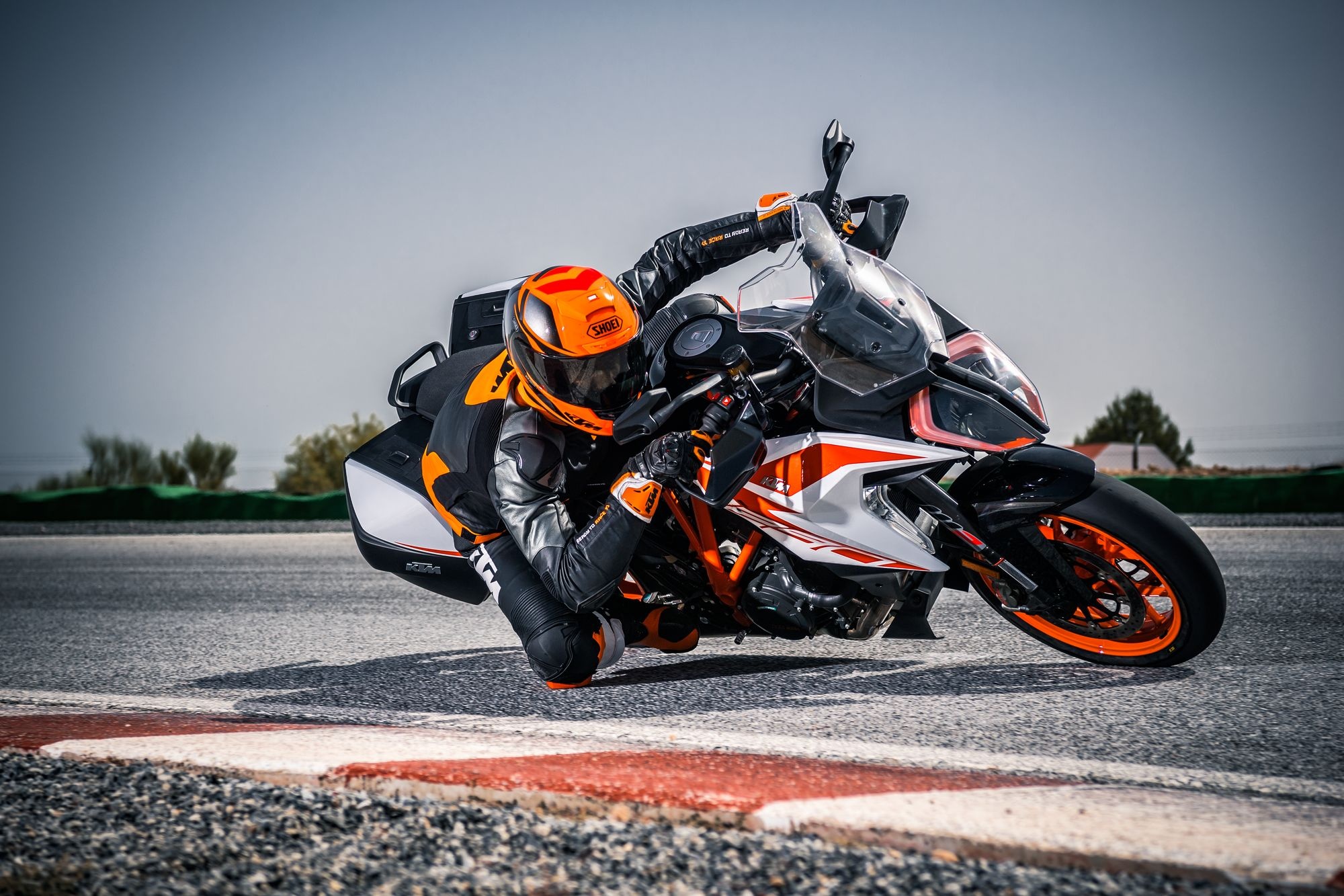 KTM Super Duke R va Super Duke GT nang cap anh 4