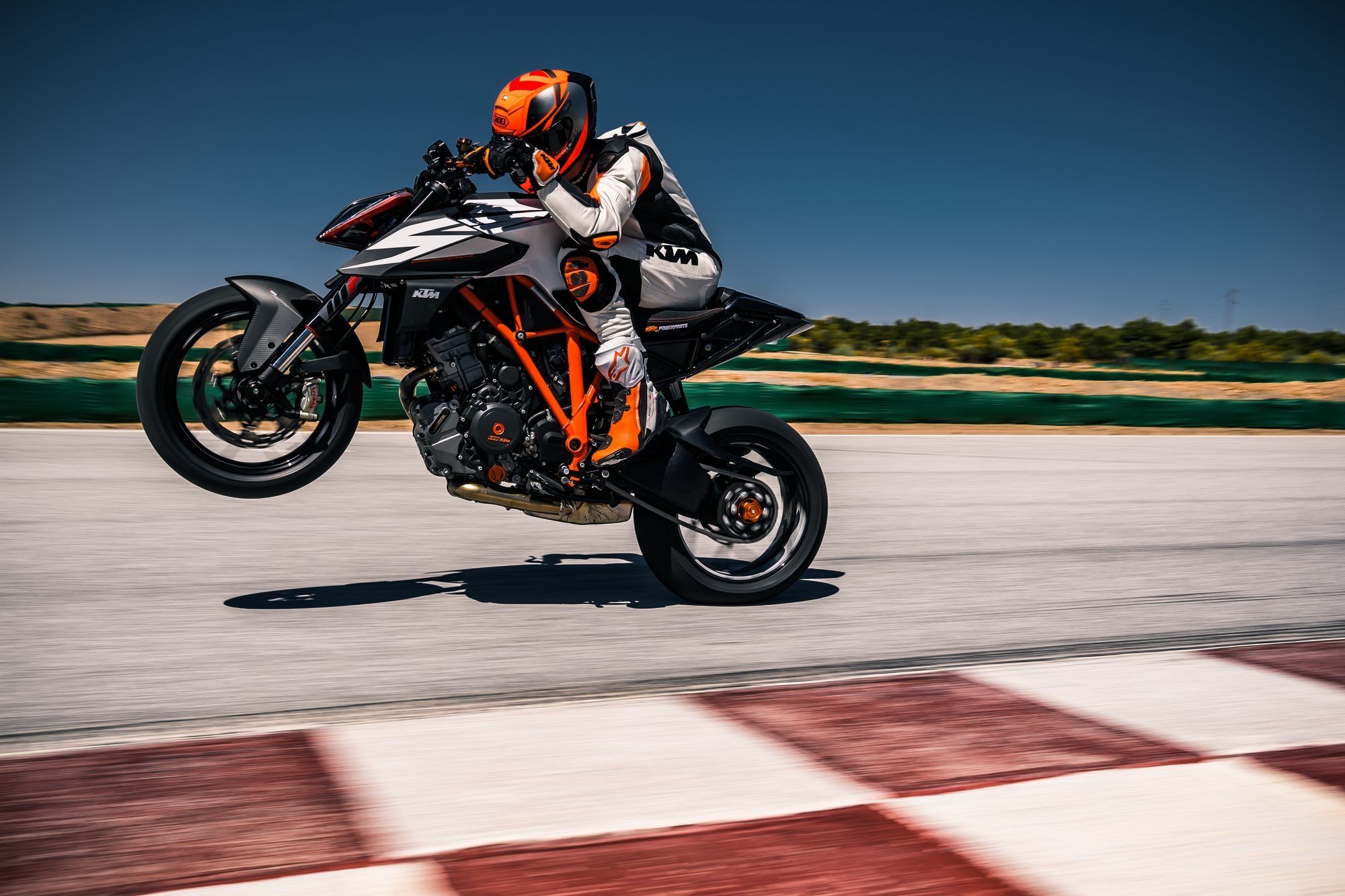 KTM Super Duke R va Super Duke GT nang cap anh 7