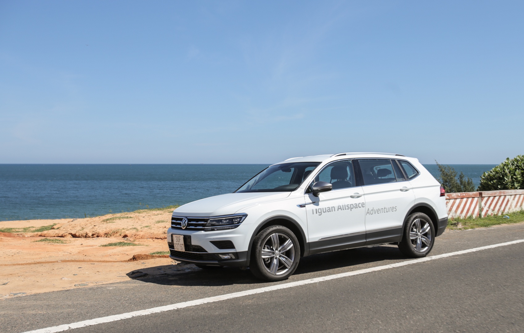Đánh giá Volkswagen Tiguan Allspace 2018 ảnh 17 Danh gia Volkswagen Tiguan Allspace 2018 anh 17
