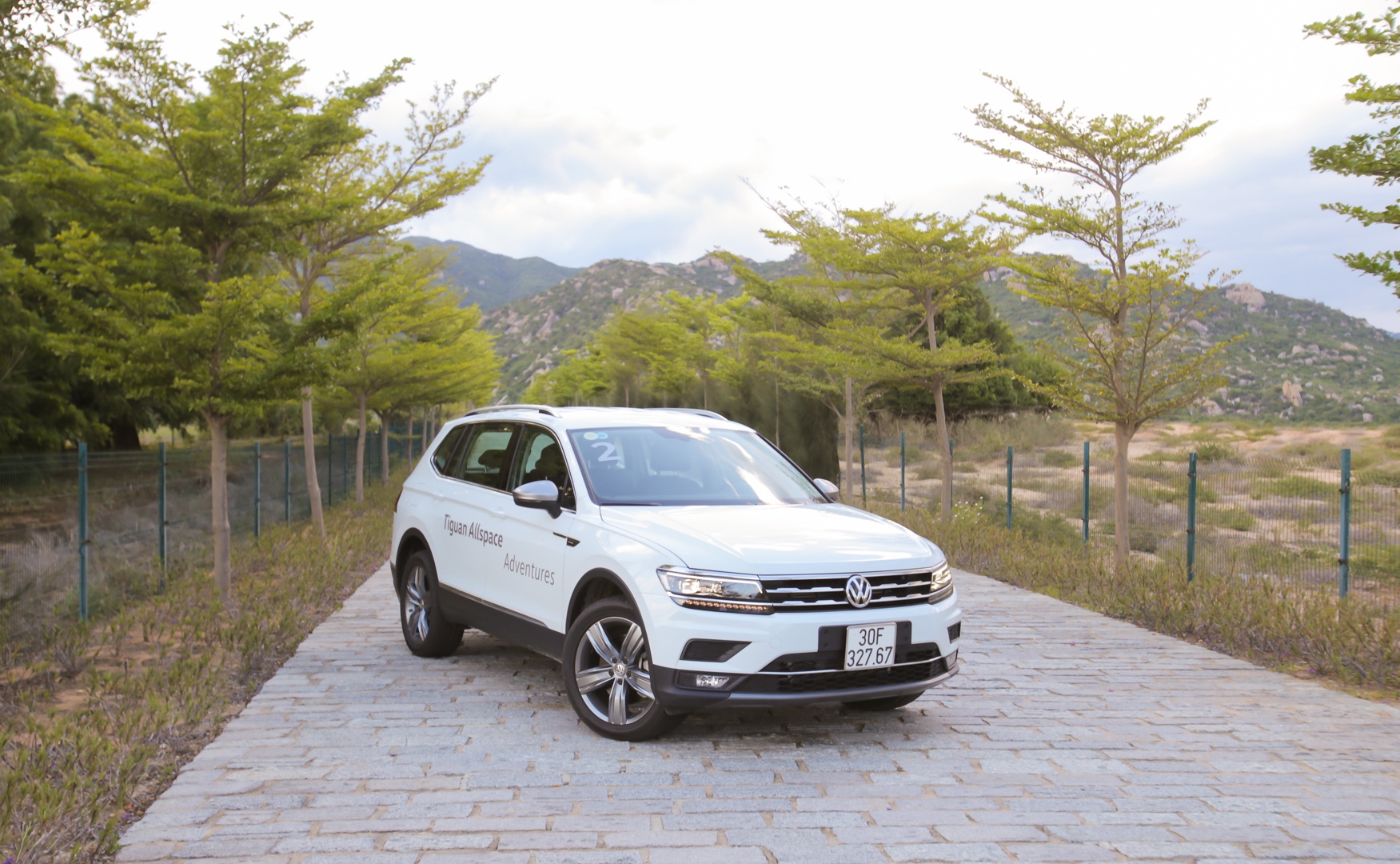 Đánh giá Volkswagen Tiguan Allspace 2018 ảnh 2 Danh gia Volkswagen Tiguan Allspace 2018 anh 2