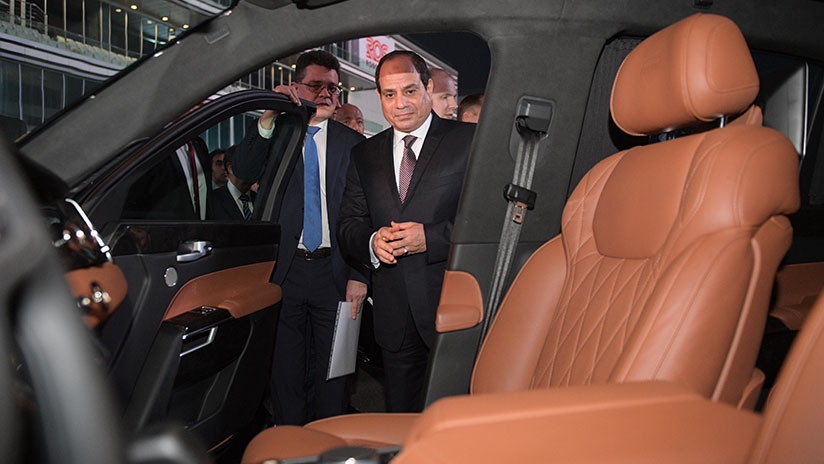 Tong thong Nga Putin lai xe Aurus anh 3