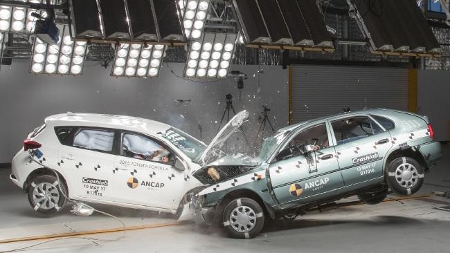 BMW va cac hang oto co cong nghe gi ngan 'xe dien'? hinh anh