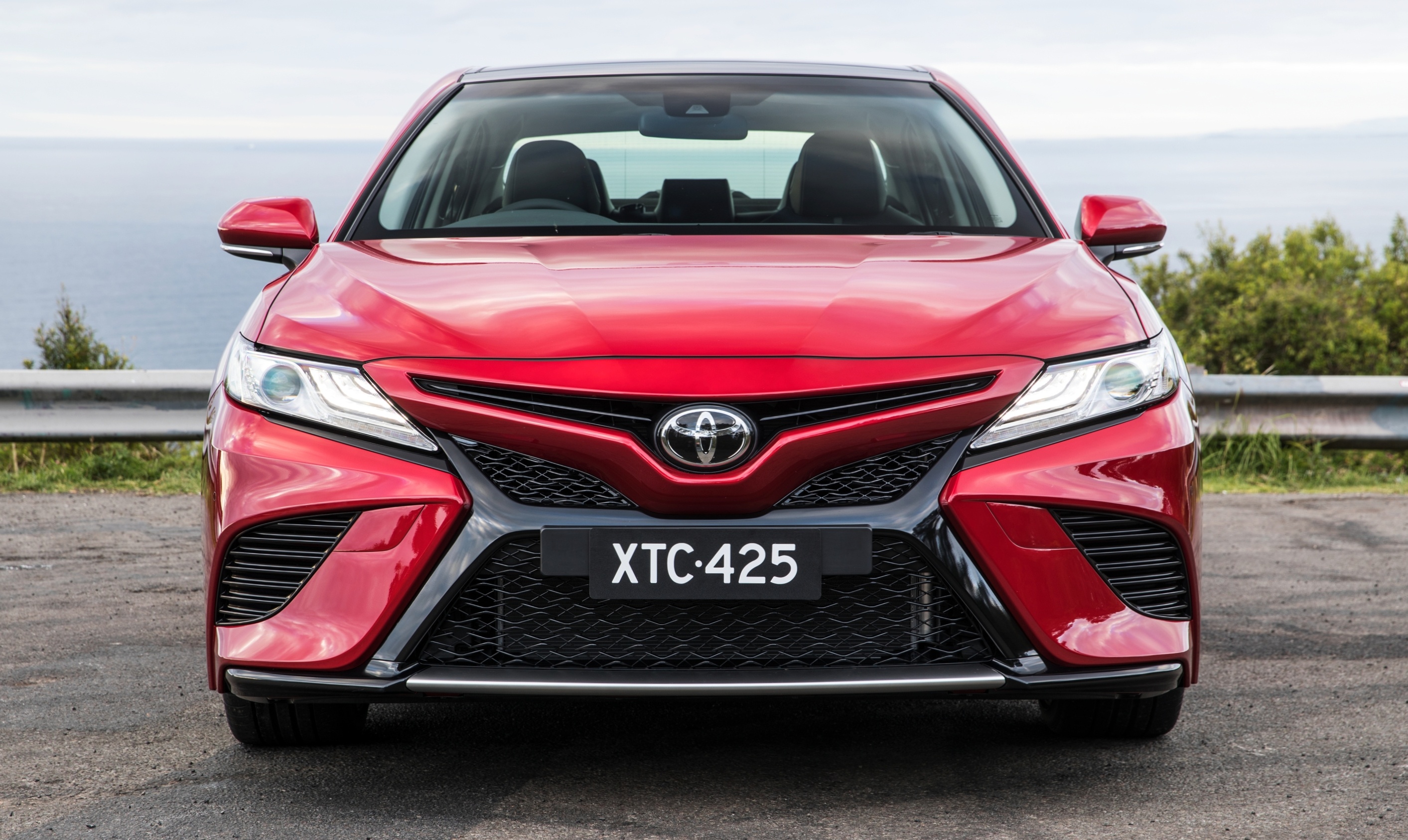 Toyota Camry 2018 ve Dong Nam A cuoi thang 10 hinh anh