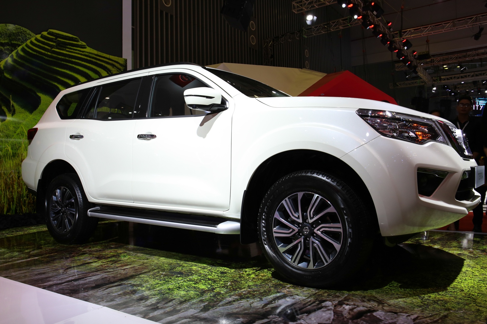 Nissan Terra ra mat anh 8