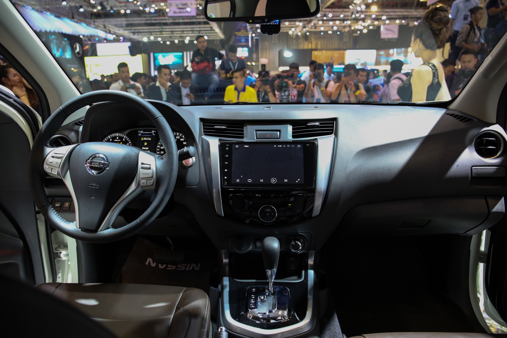 Nissan Terra ra mat anh 6