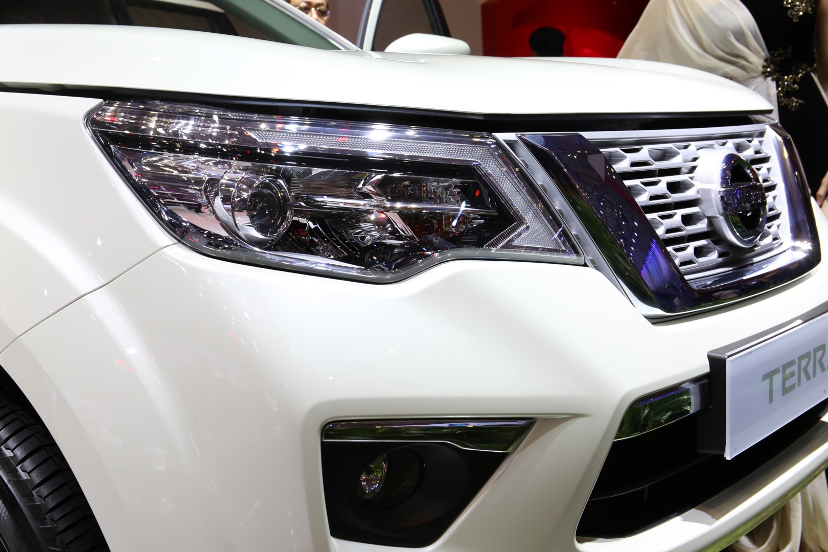 Nissan Terra ra mat anh 3