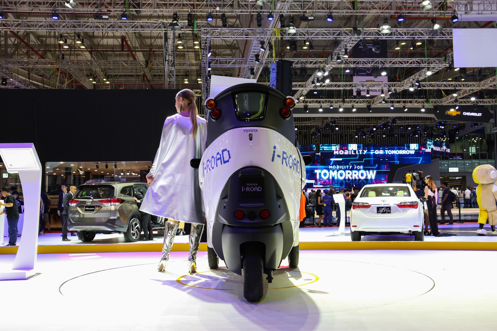 Xe ba bánh Toyota i-ROAD ảnh 7 Xe ba banh Toyota i-ROAD anh 7