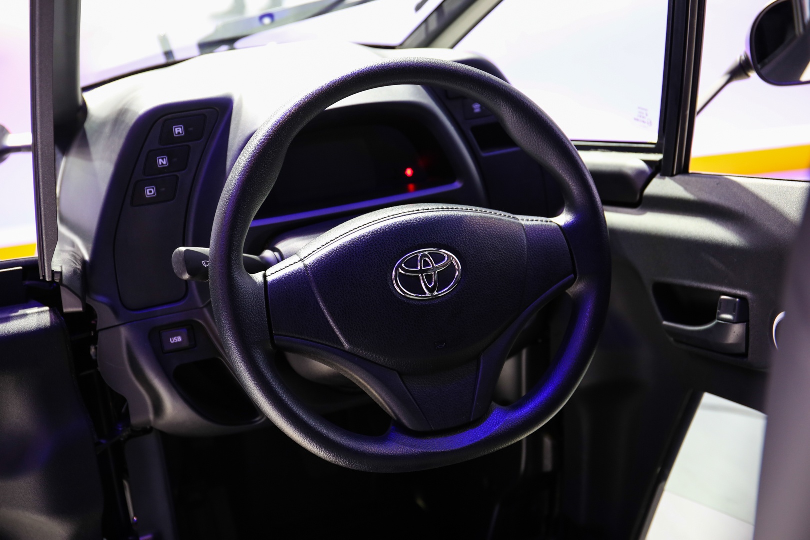 Xe ba bánh Toyota i-ROAD ảnh 4 Xe ba banh Toyota i-ROAD anh 4