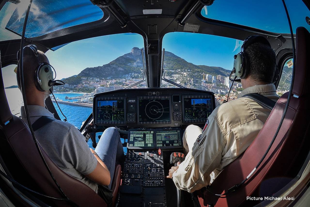 Truc thang AgustaWestland AW169 cua ong Vichai anh 8