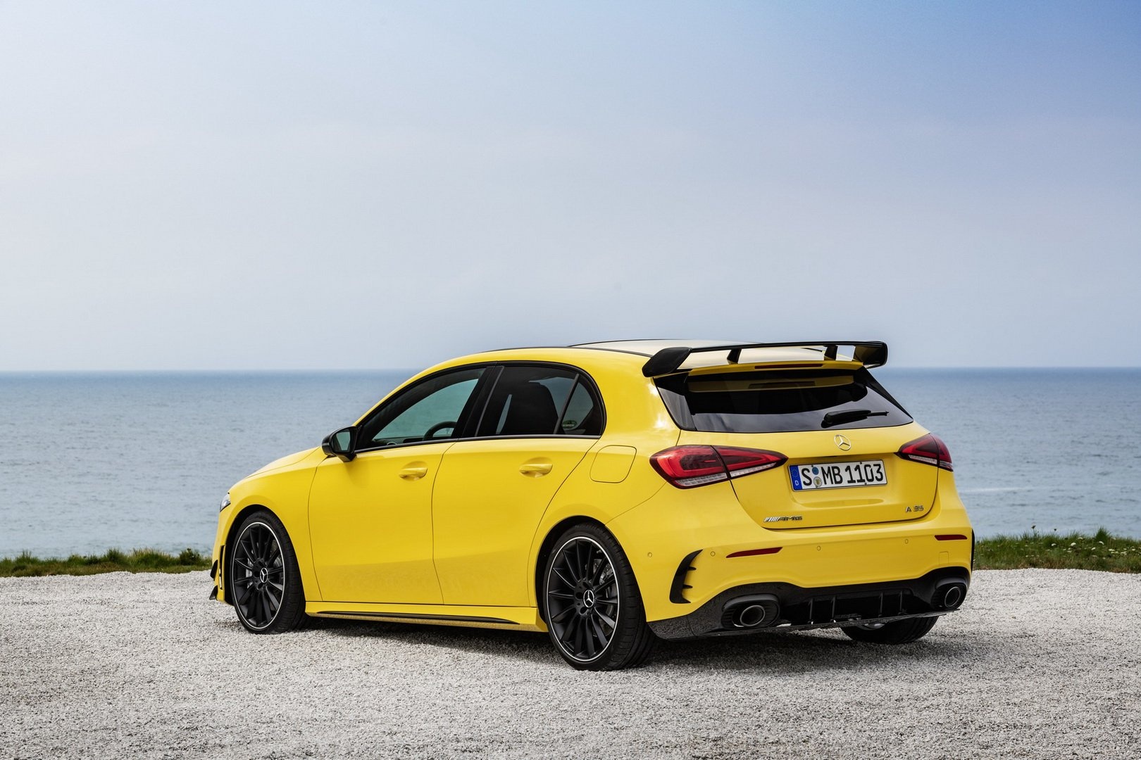 Gia Mercedes-AMG A35 anh 5